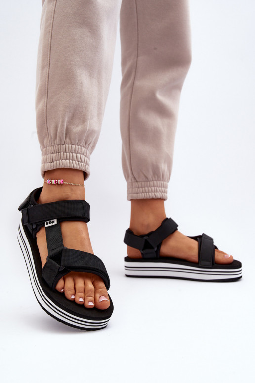 Sieviešu basenes ar platformu Lee Cooper LCW-24-05-2753 melnas krāsas