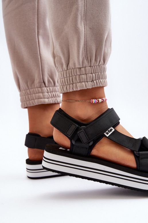 Sieviešu basenes ar platformu Lee Cooper LCW-24-05-2753 melnas krāsas
