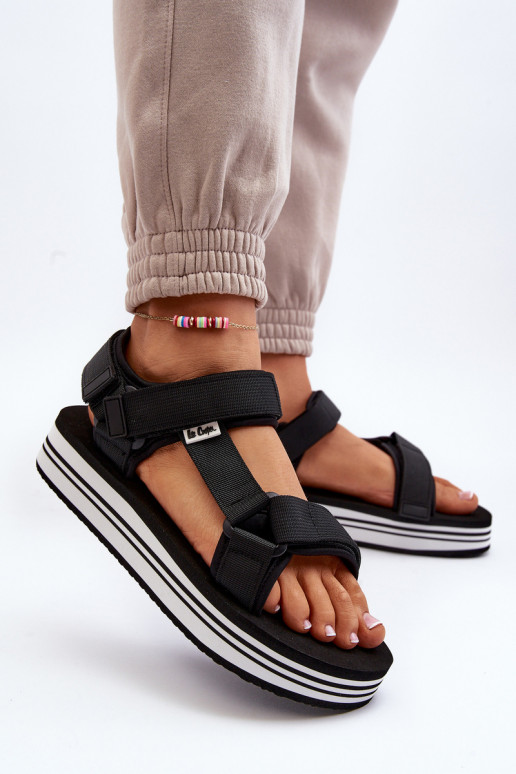 Sieviešu basenes ar platformu Lee Cooper LCW-24-05-2753 melnas krāsas