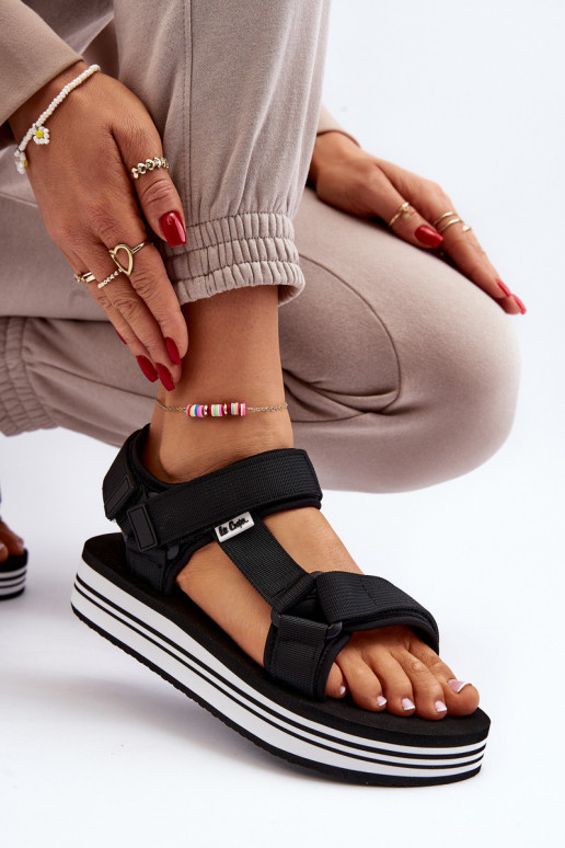 Sieviešu basenes ar platformu Lee Cooper LCW-24-05-2753 melnas krāsas