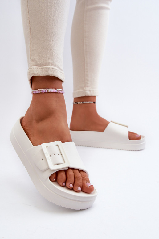 Vieglas čības ar platformu ar sprādzēm Big Star NN274A661 baltas krāsas Vieglas čības ar platformu ar sprādzēm Big Star NN274A661 baltas krāsas