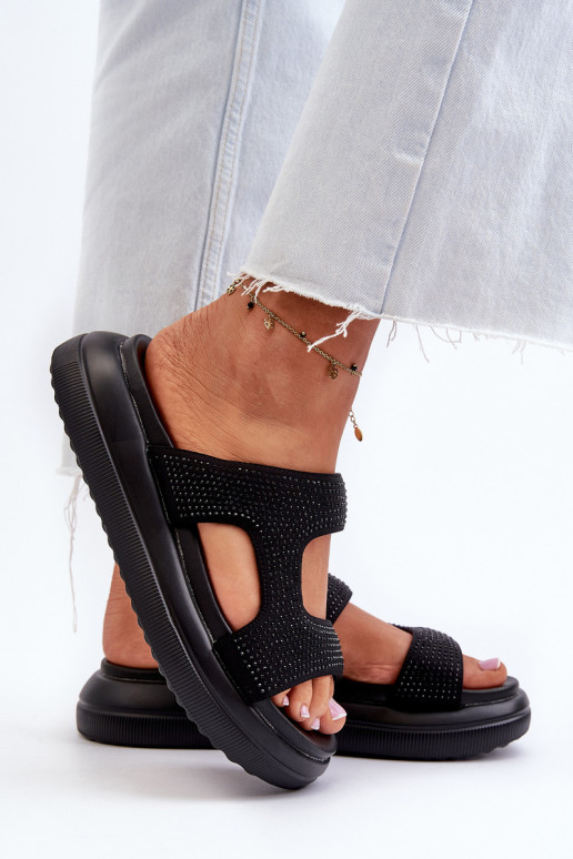 Dekorētas sieviešu čības ar platformu melnas krāsas Jestella Dekorētas sieviešu čības ar platformu melnas krāsas Jestella