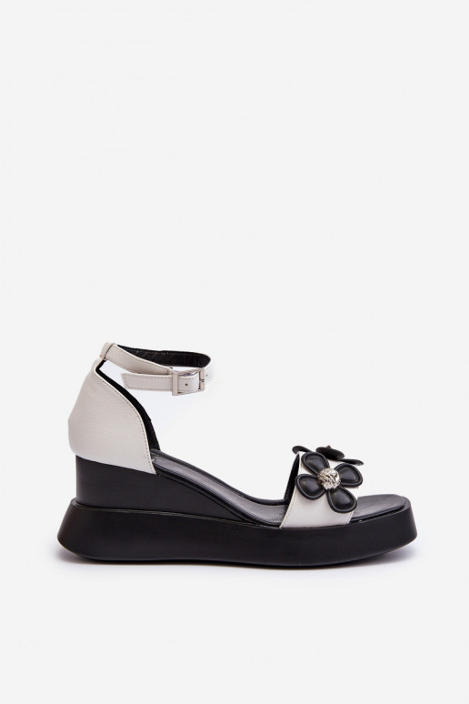 Sieviešu basenes ar platformu I Koturnie ar puķītēm baltas krāsas Foviana Sieviešu basenes ar platformu I Koturnie ar puķītēm baltas krāsas Foviana