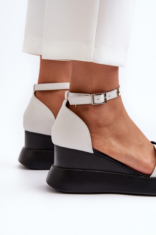 Sieviešu basenes ar platformu I Koturnie ar puķītēm baltas krāsas Foviana Sieviešu basenes ar platformu I Koturnie ar puķītēm baltas krāsas Foviana