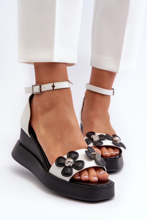 Sieviešu basenes ar platformu I Koturnie ar puķītēm baltas krāsas Foviana Sieviešu basenes ar platformu I Koturnie ar puķītēm baltas krāsas Foviana