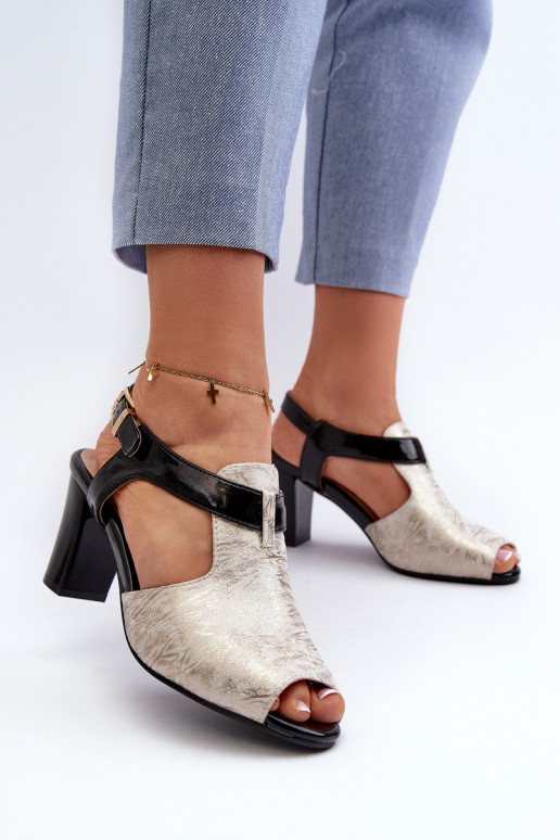 Sieviešu basenes no eko ādas Zelta krāsas-melnas krāsas Queenmarie Sieviešu basenes no eko ādas Zelta krāsas-melnas krāsas Queenmarie