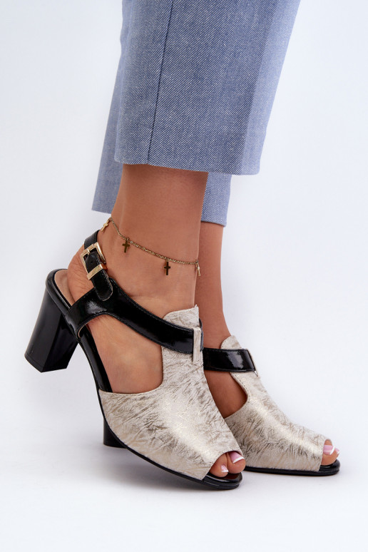 Sieviešu basenes no eko ādas Zelta krāsas-melnas krāsas Queenmarie Sieviešu basenes no eko ādas Zelta krāsas-melnas krāsas Queenmarie