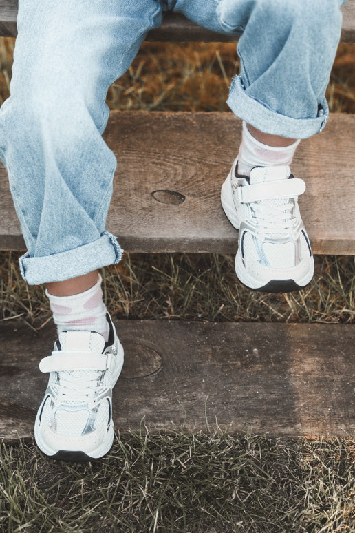 Bērnu sporta apavi Sneakers modeļa apavi ar lipīgām aizdarēm Baltas-melnas krāsas Ephona Bērnu sporta apavi Sneakers modeļa apavi ar lipīgām aizdarēm Baltas-melnas krāsas Ephona