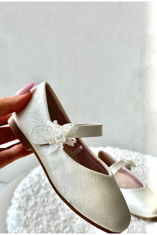 Spīdīgi balerīnas   Bērnu apavi ar lipīgām aizdarēm smilšu krāsas Jeylin Spīdīgi balerīnas   Bērnu apavi ar lipīgām aizdarēm smilšu krāsas Jeylin