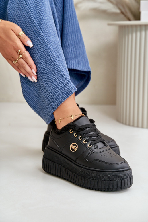 Sneakers modeļa apavi sporta apavi Sieviešu siltināti Uz masīvas zoles melnas krāsas Verissha