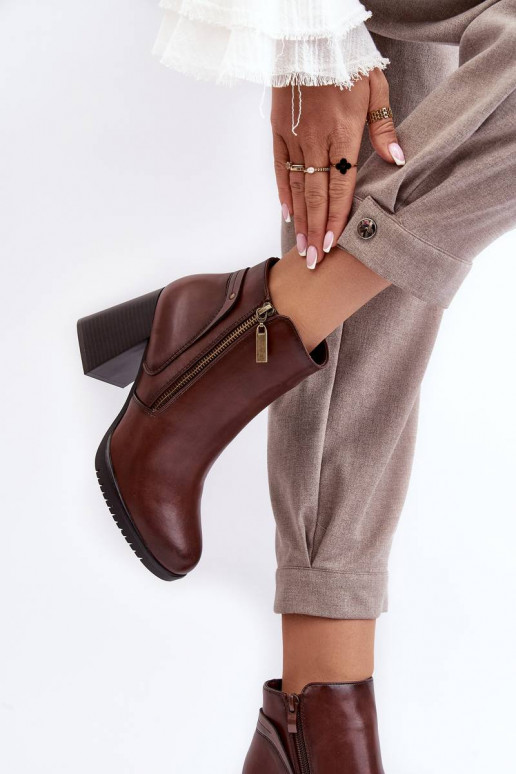 Zābaki ar augstiem papēžiem brūnā...