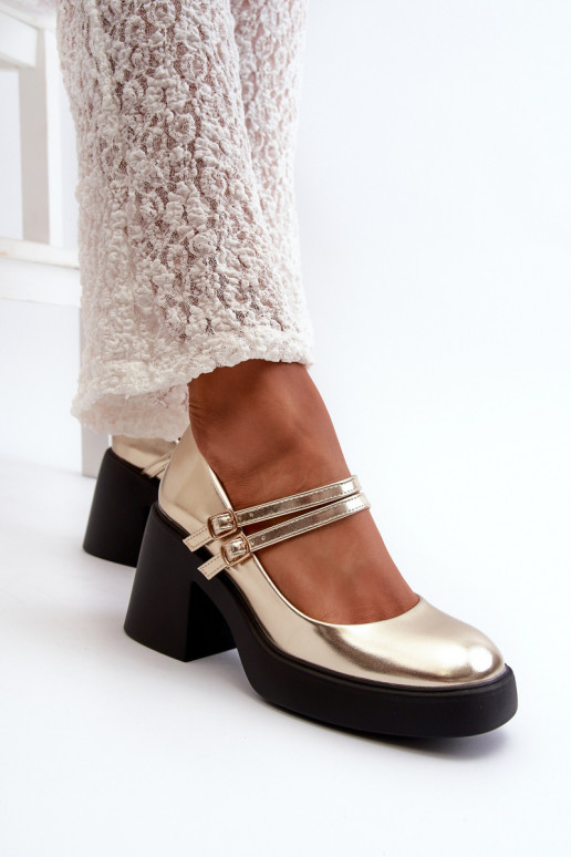 Mākslīgās ādas kurpes ar platu papēdi...