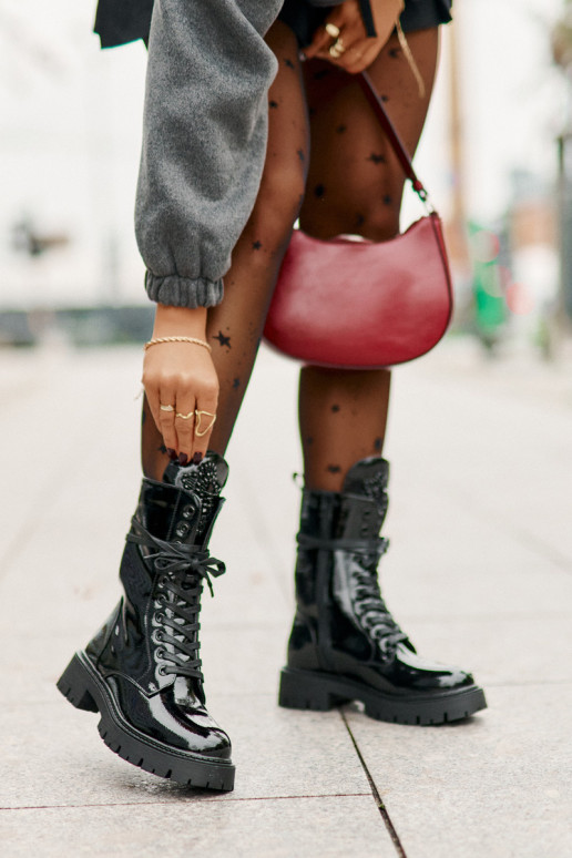 Laque siltināti zābaki ar ornamentiem melnas krāsas Kelilea Laque siltināti zābaki ar ornamentiem melnas krāsas Kelilea