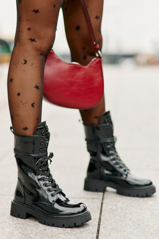 Laque siltināti zābaki ar ornamentiem melnas krāsas Kelilea Laque siltināti zābaki ar ornamentiem melnas krāsas Kelilea