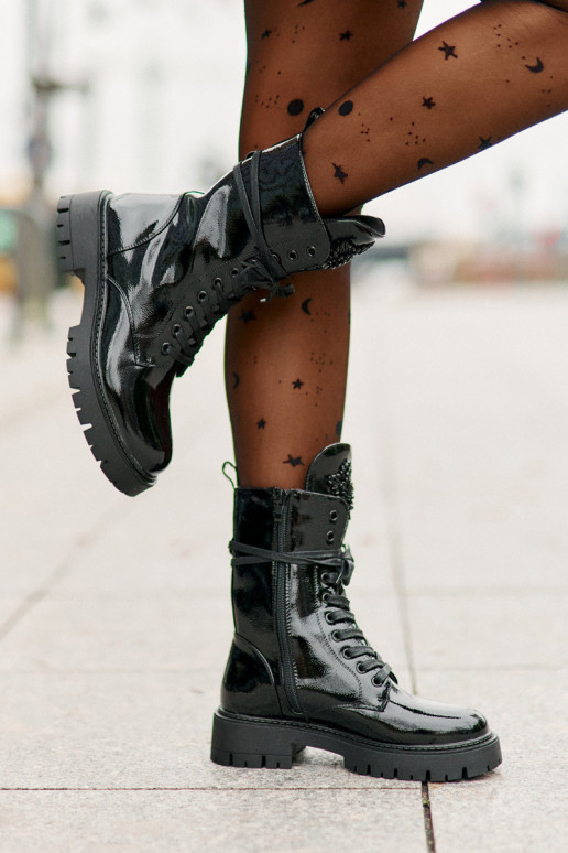 Laque siltināti zābaki ar ornamentiem melnas krāsas Kelilea Laque siltināti zābaki ar ornamentiem melnas krāsas Kelilea