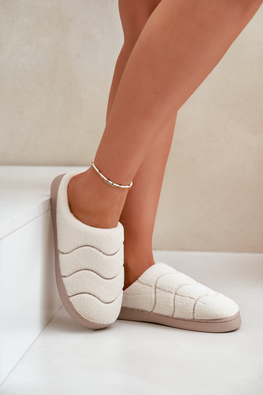 Siltas čības ar kažokādu bēšā krāsā Vamirae Siltas čības ar kažokādu bēšā krāsā Vamirae