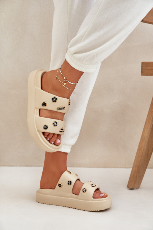 Vieglas čības uz pirksta sieviešu čības Z Przypinkami smilšu krāsas Ravanala