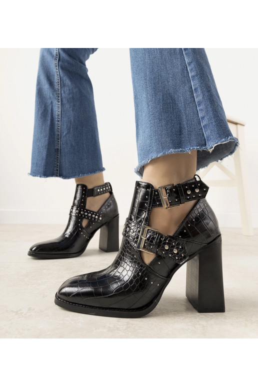 Melni ažūra puszābaki ar papēdi...