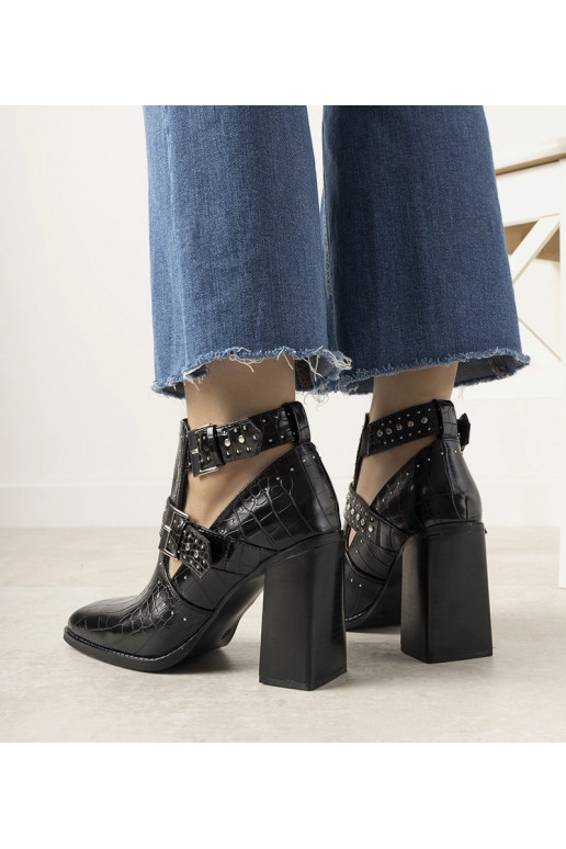 Melni ažūra puszābaki ar papēdi...