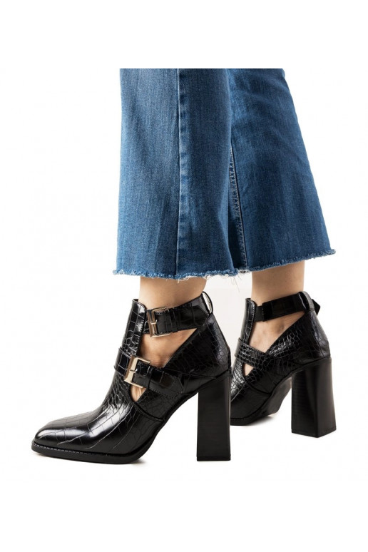 Melni krokodila raksta bloka papēža...