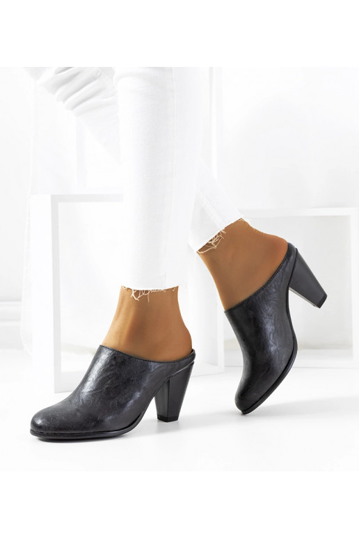 Melnie Plotkina papēži mūļi