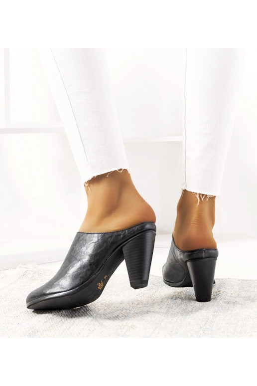 Melnie Plotkina papēži mūļi