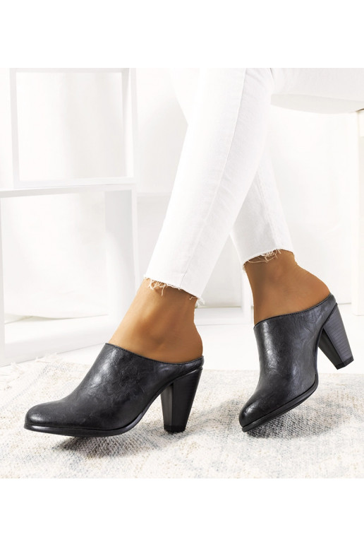 Melnie Plotkina papēži mūļi