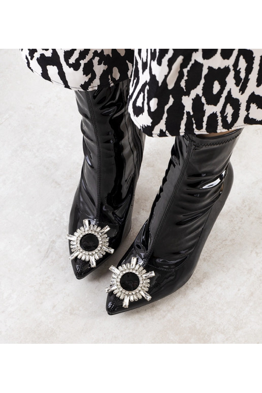 Melni lakādas puszābaki ar Otto...