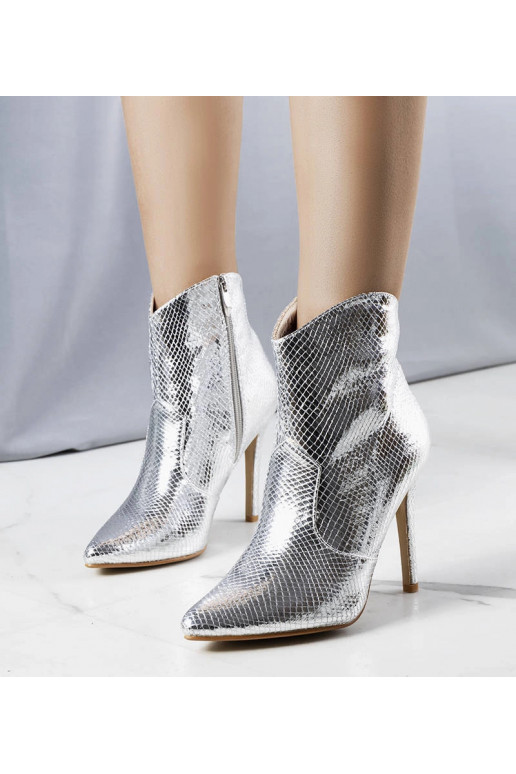 Sudraba spīdīgi puszābaki ar stiletto...