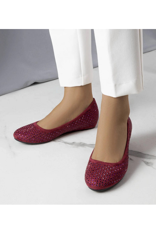 Burgundijas baleta dzīvokļi ar segtu...