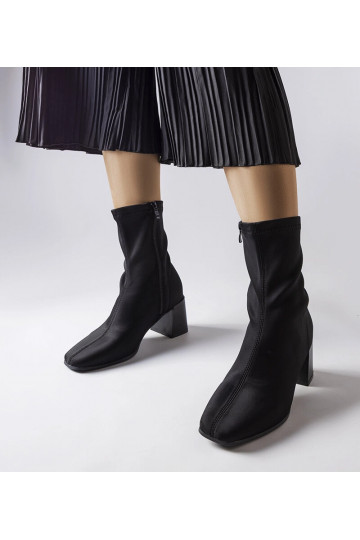 Laforgen melni satīna...