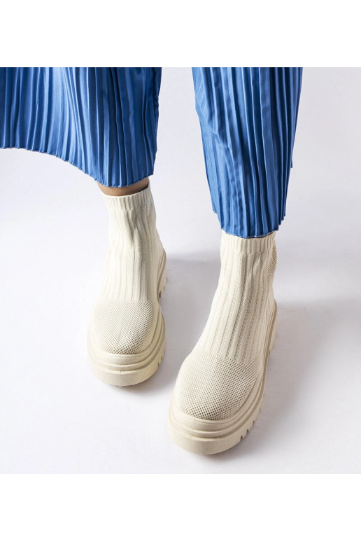 Bēšas čības Marks