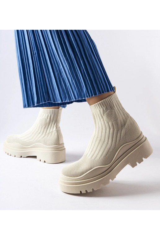 Bēšas čības Marks