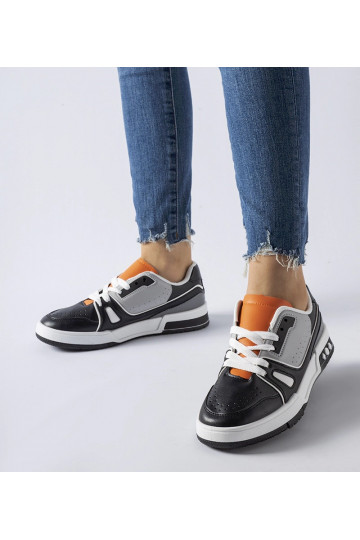 Melnas kurpes ar oranžu...