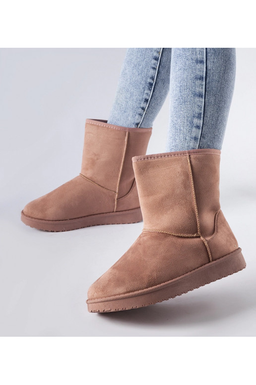 Rozā izolēti klasiski sniega zābaki...