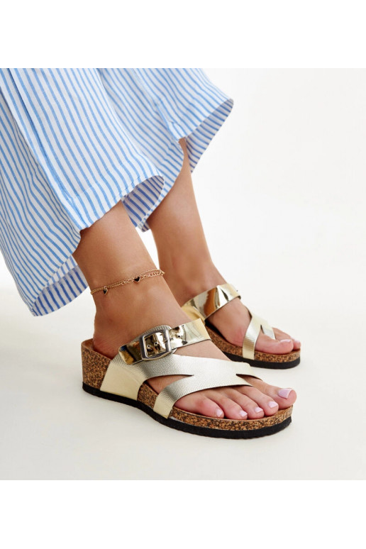 Donata zelta metāla ķīļveida sandales