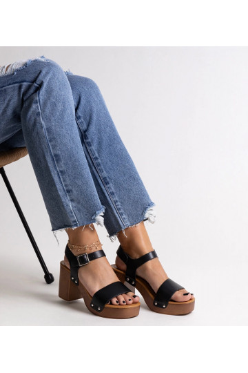 Melnas kuplas Adilar bloka...