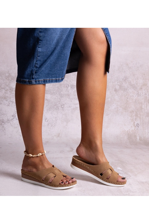 Brūnas, vieglas zempapēžu flip-flops...