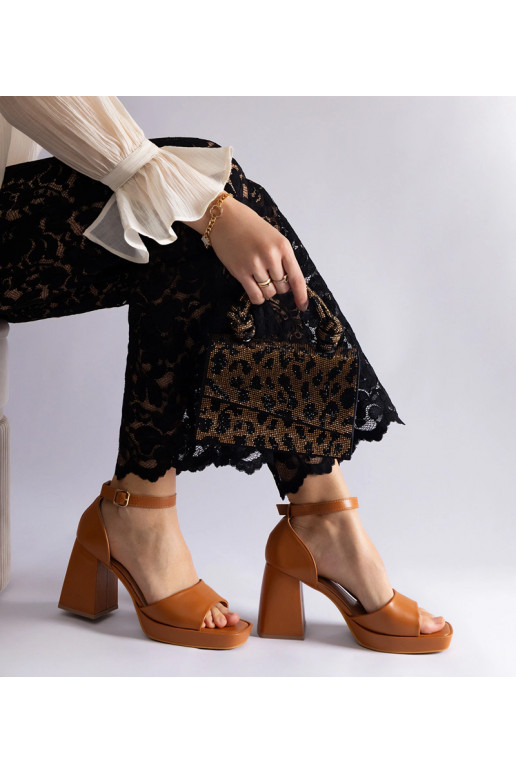 Brūnas Isolina kuplas papēža sandales