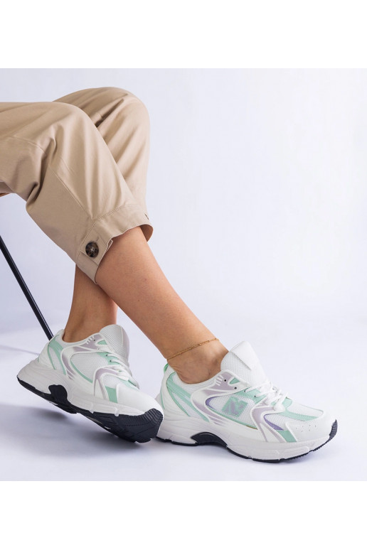 Baltas un zaļas sieviešu sporta apavu...