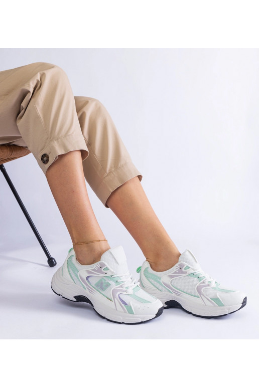 Baltas un zaļas sieviešu sporta apavu...