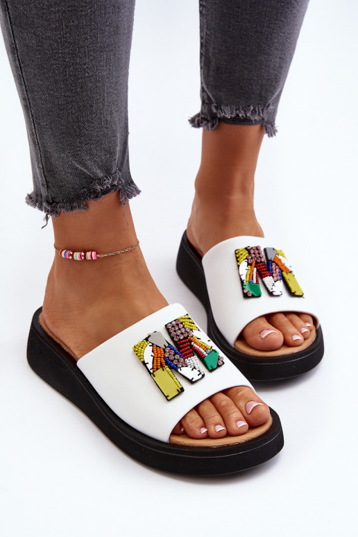 Čibas no dabīgas ādas Sieviešu ar ornamentiem baltas krāsas Asames