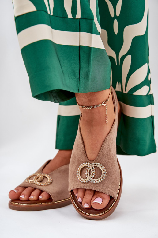 Sieviešu basenes ar ornamentiem ar platiem papēžiem Eko zamšādaoIne smilšu krāsas Ralisses Sieviešu basenes ar ornamentiem ar platiem papēžiem Eko zamšādaoIne smilšu krāsas Ralisses