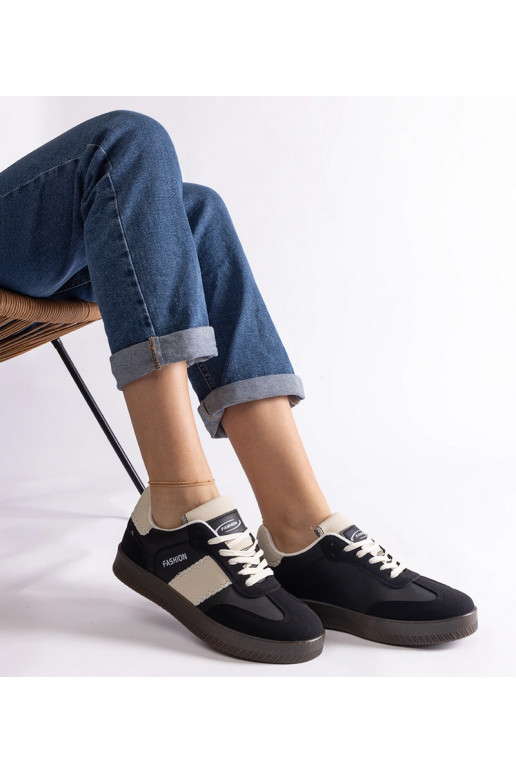 Melni sneakers uz platformas ar šuvēm...