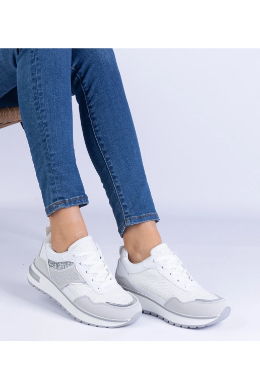 Savina baltie sporta apavi, dekorēti...