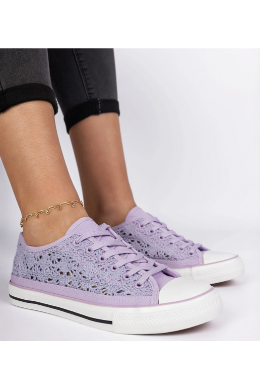 Violeta sieviešu caurumiņapavi