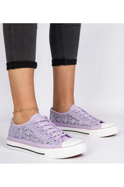 Violeta sieviešu caurumiņapavi