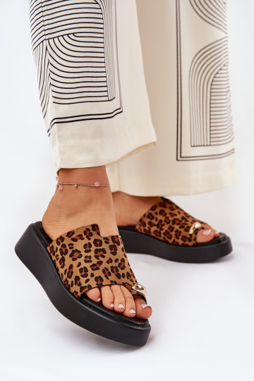 sieviešu čības ar platformu I Niskim Koturnie Ar greznu Detalem ar leoparda kažokādas rakstu brūnas krāsas Saqesse