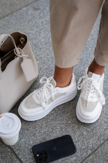 Sieviešu sporta apavi ar rakstiem baltā krāsā