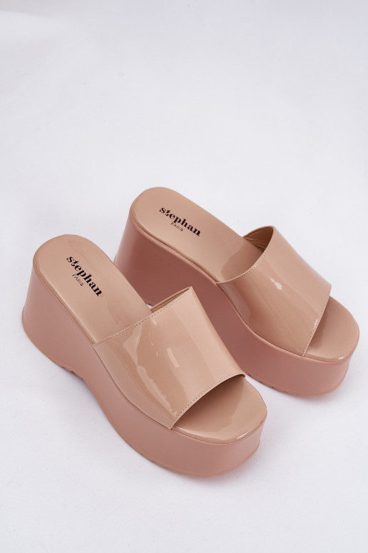 Ar lakota efektu Moteru čības ar platformu smilšu krāsā Nellevia Ar lakota efektu Moteru čības ar platformu smilšu krāsā Nellevia